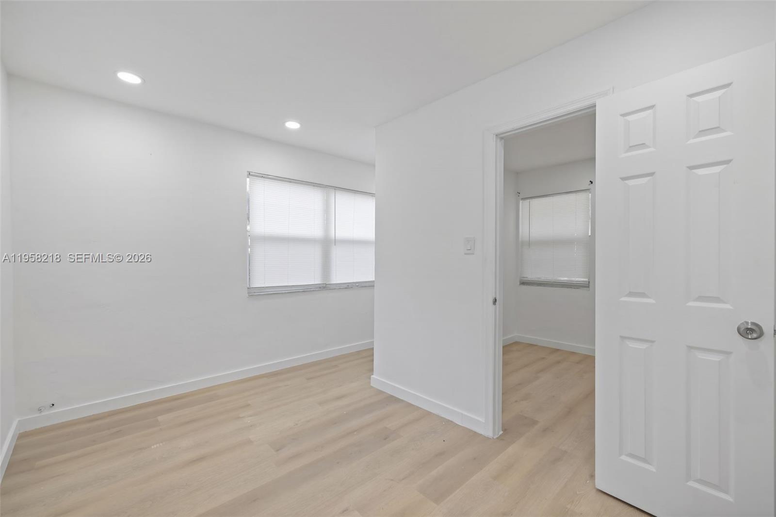 HOLLYWOOD - Residential Income