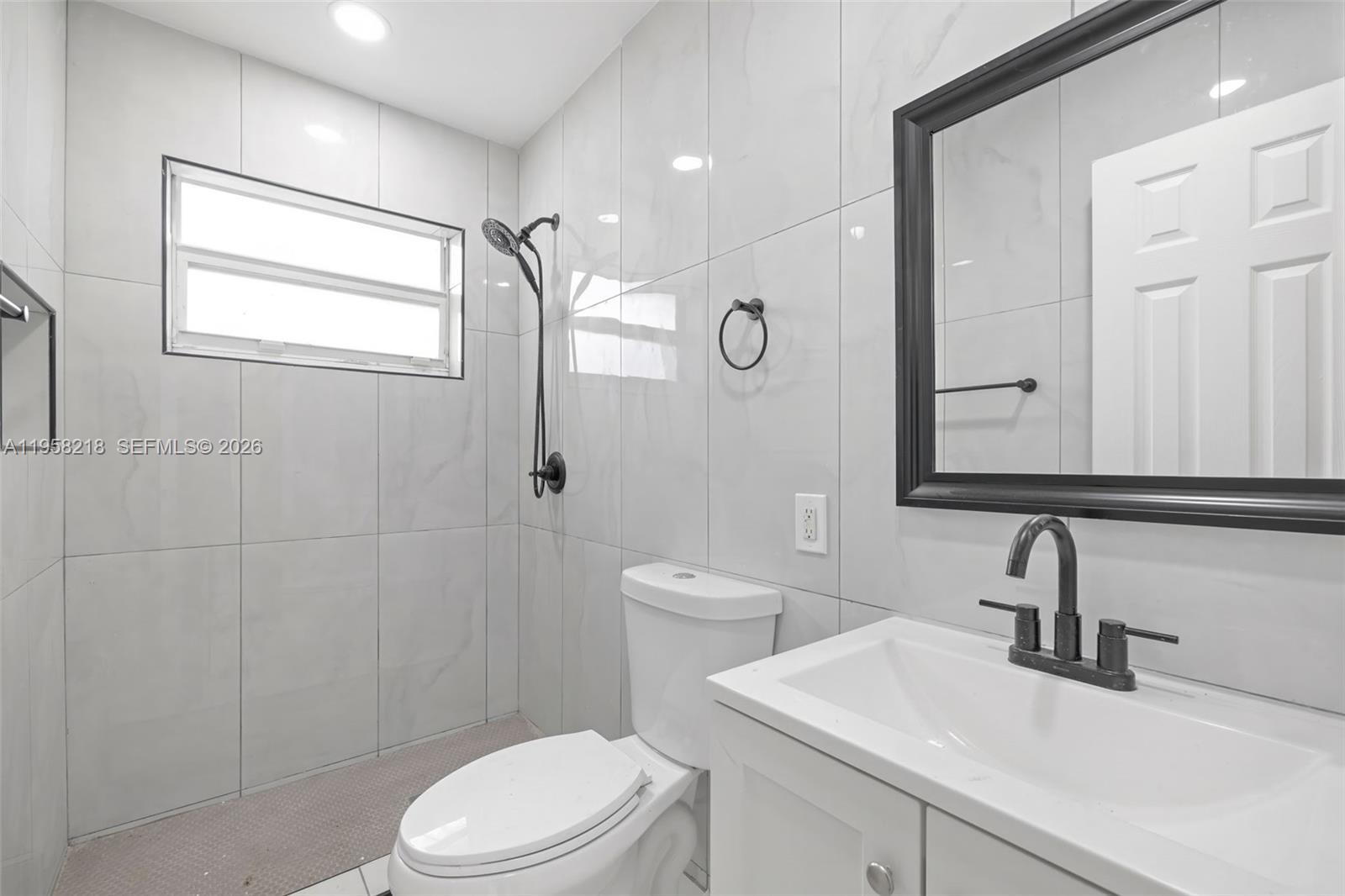 HOLLYWOOD - Residential Income