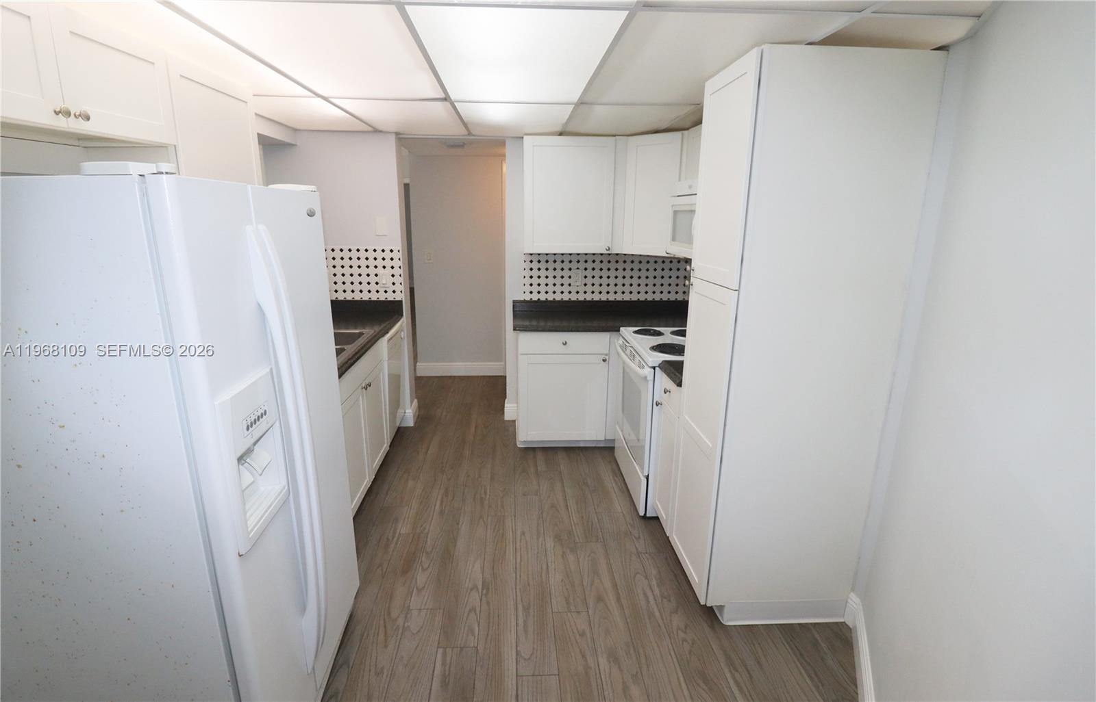 RIVER REACH CONDOMINIUM V - Residential Lease