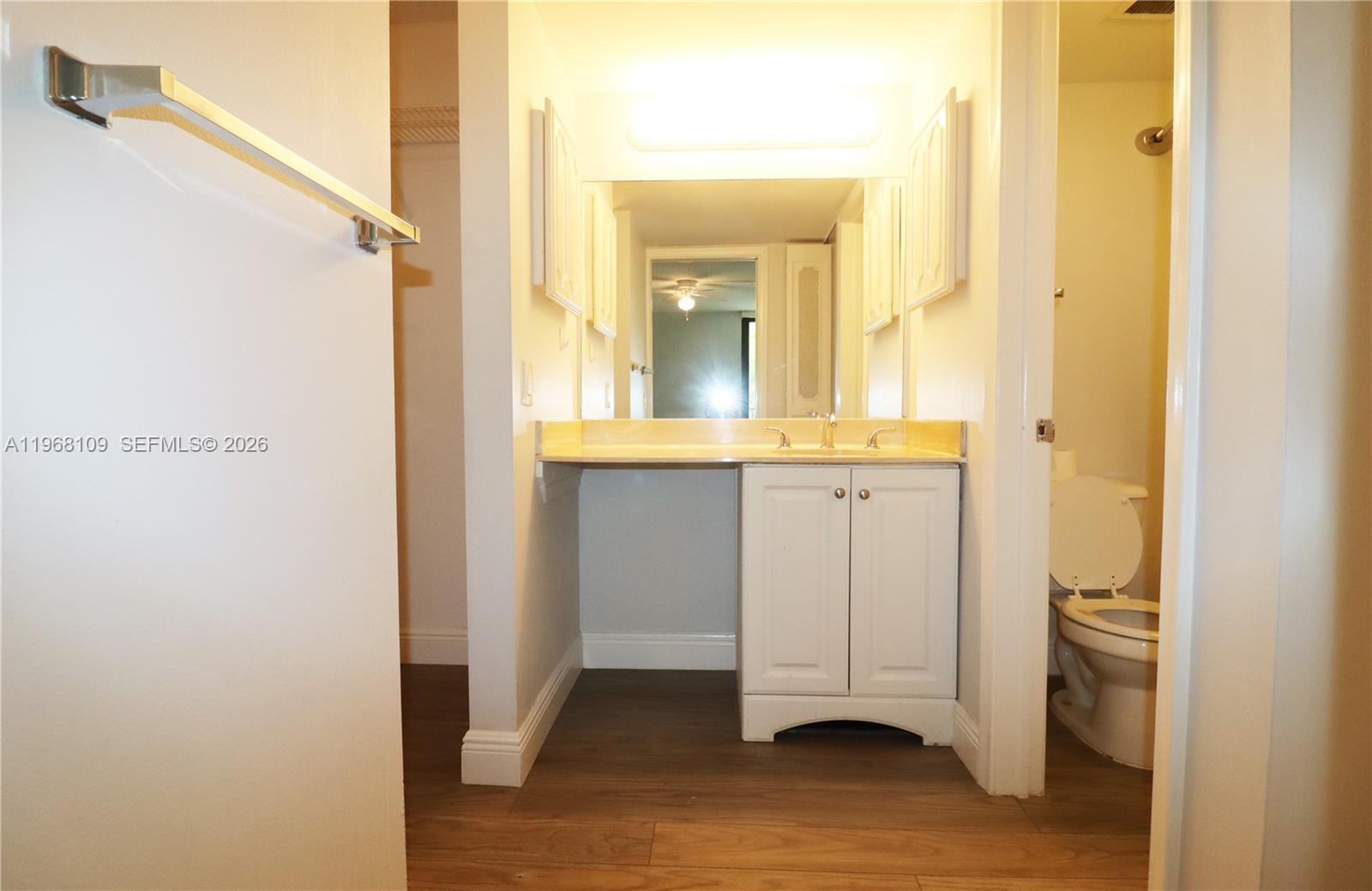 RIVER REACH CONDOMINIUM V - Residential Lease