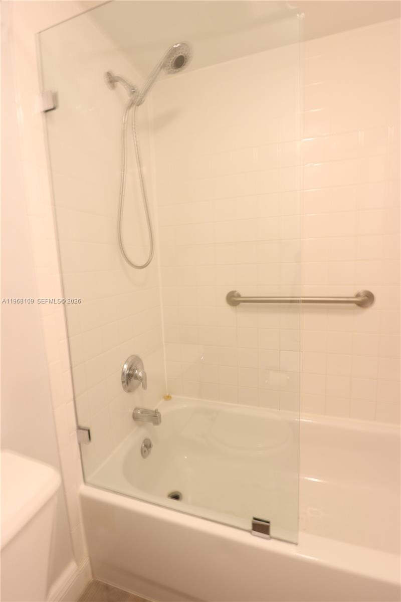 RIVER REACH CONDOMINIUM V - Residential Lease