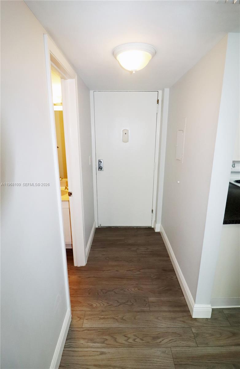 RIVER REACH CONDOMINIUM V - Residential Lease