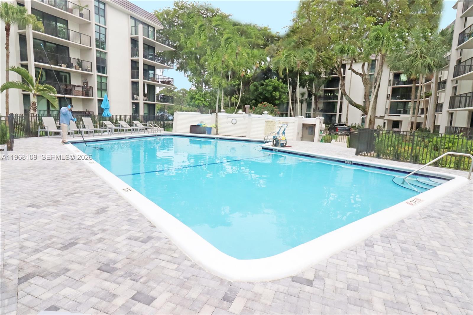 RIVER REACH CONDOMINIUM V - Residential Lease