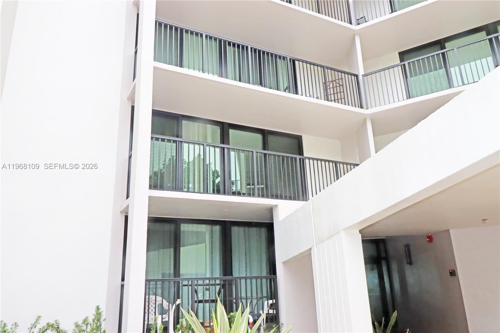 RIVER REACH CONDOMINIUM V - Residential Lease