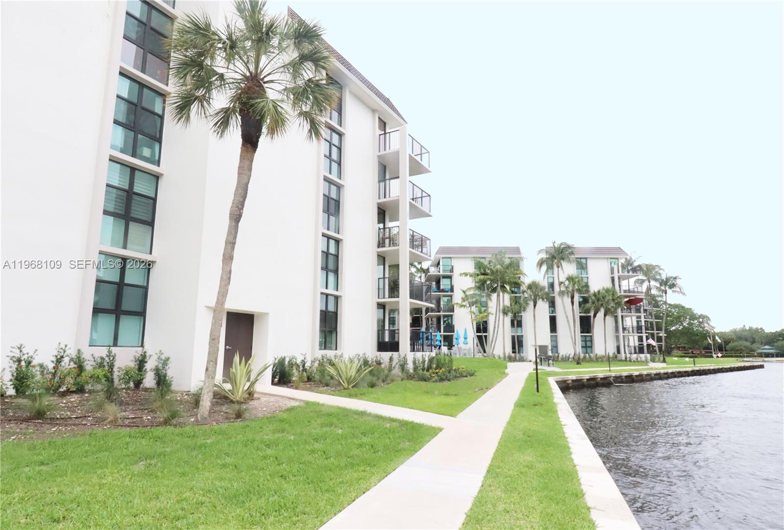 RIVER REACH CONDOMINIUM V - Residential Lease