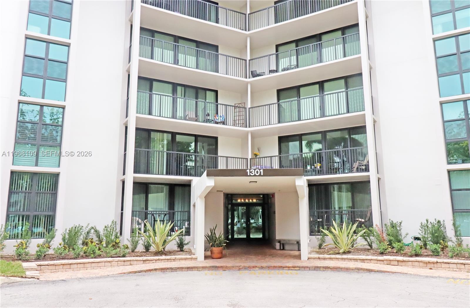 RIVER REACH CONDOMINIUM V - Residential Lease