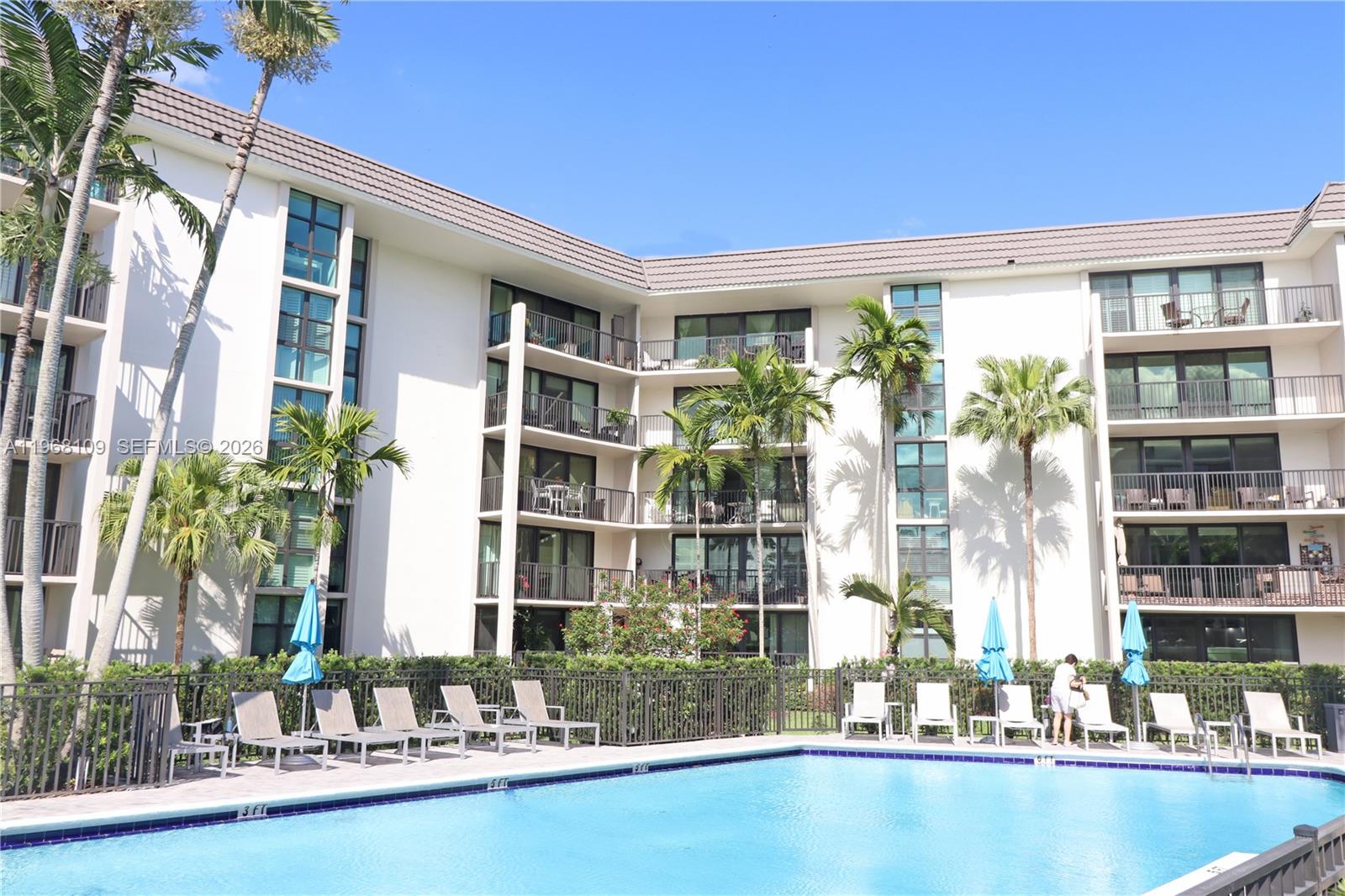 RIVER REACH CONDOMINIUM V - Residential Lease