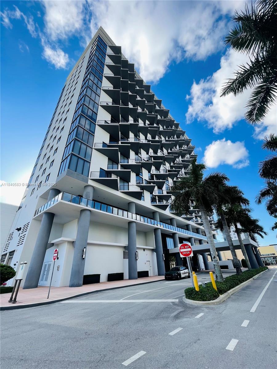 Luxurious apartment at amazing condo, prestigious building located in 5252 Paseo at Downtown Doral, offering resort-style amenities within the building. This residence features two spacious bedrooms and two full bathrooms. clean and impeccable, high floor, great views with two balconies, one for the social area, and other in the master bedroom. Impact windows, custom blinds, stainless steel appliances and beautiful and open kitchen area, premium finishes. Modern club house, stunning pool with cabanas, great party room, etc. HOA includes water services, Include Internet and cable 24/7Concierge/Security and valet parking as well.