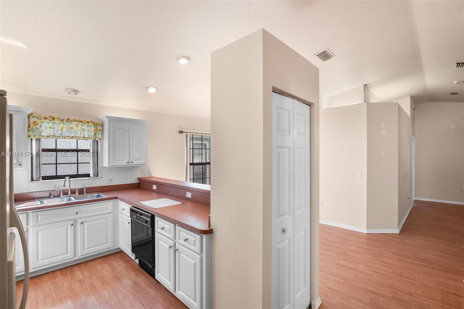 ETHANS GLEN - Residential