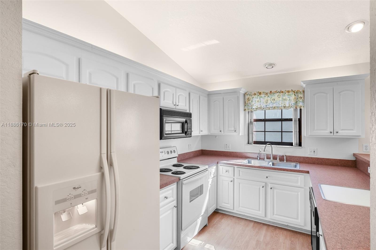 ETHANS GLEN - Residential