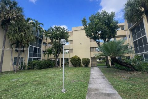 Photo of 942 NE 199th St #2F, Miami, FL 33179 (MLS # A11959051)
