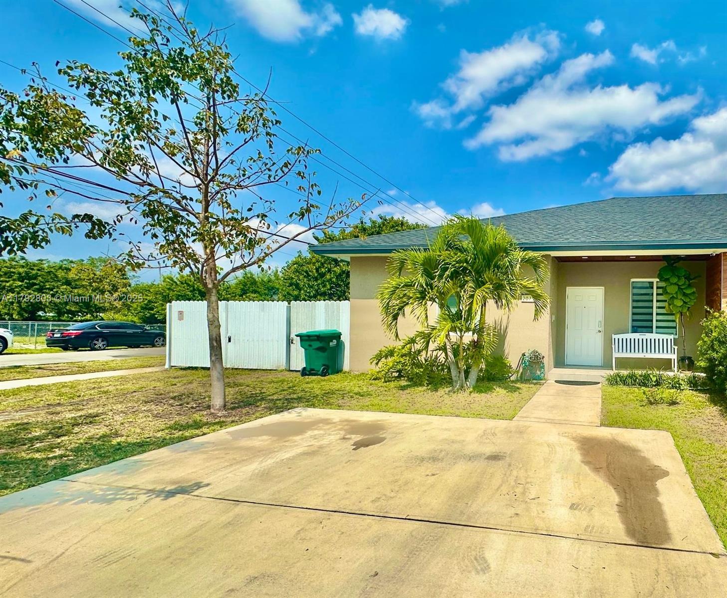 2075 NW 75th St
