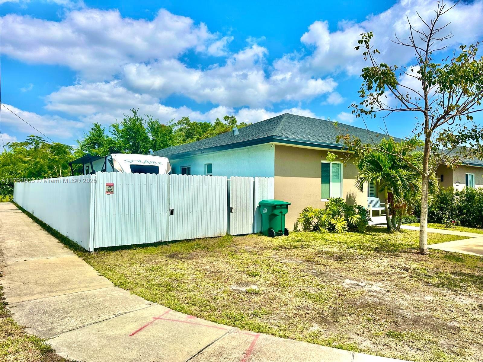 2075 NW 75th St