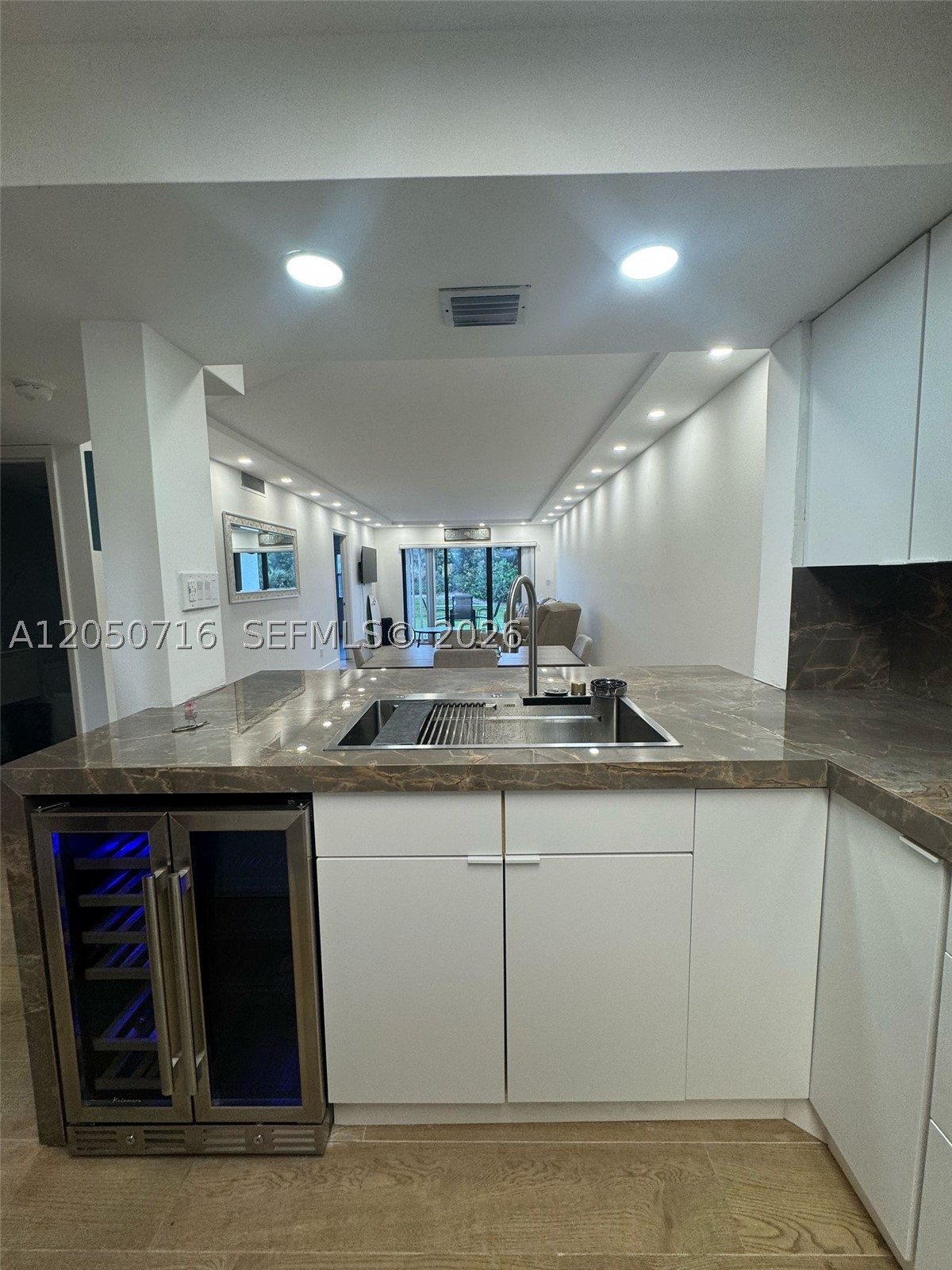10044 S Ocean Dr 105