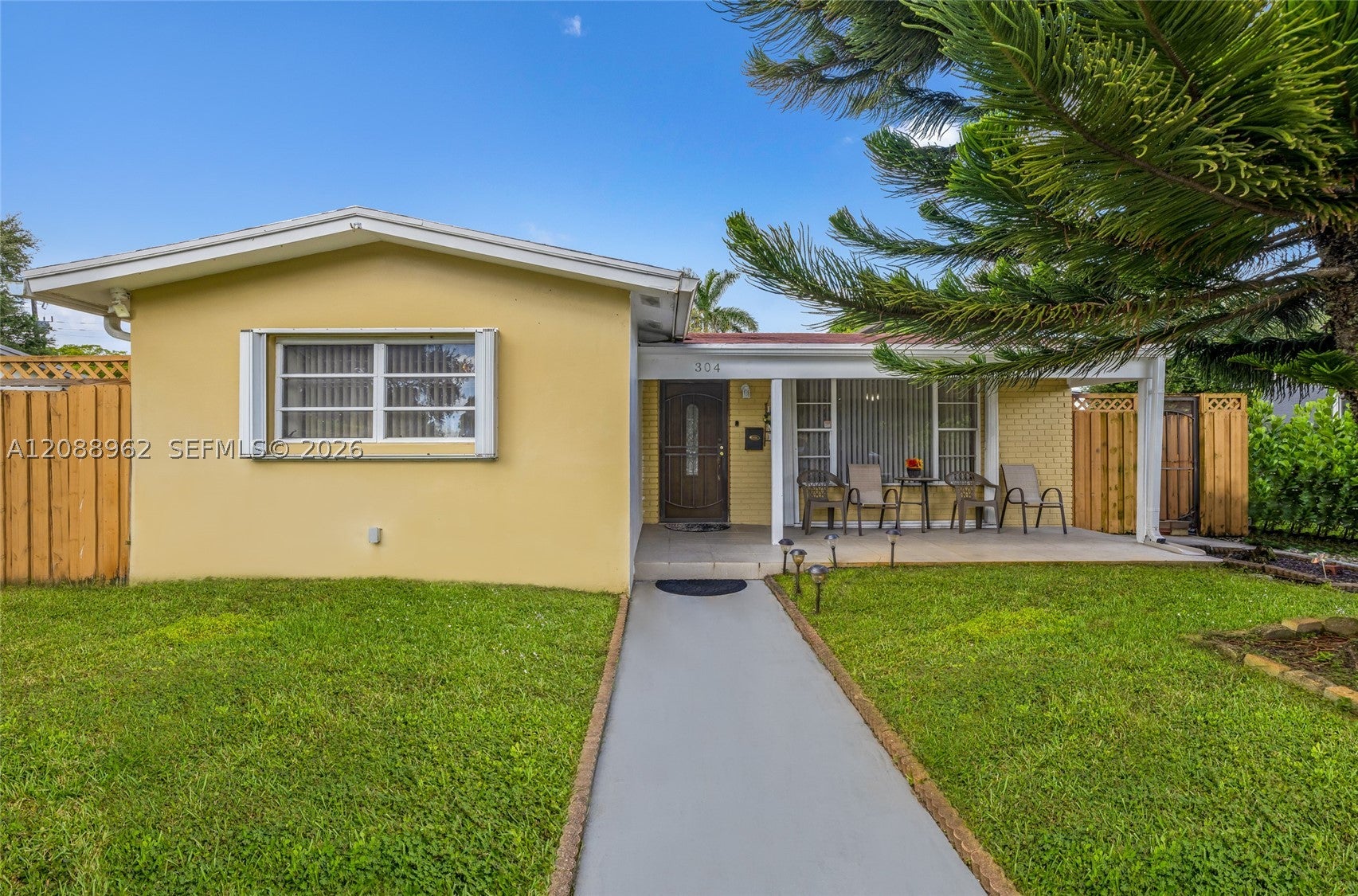 304 SW 68th Ave, Pembroke Pines FL 33023