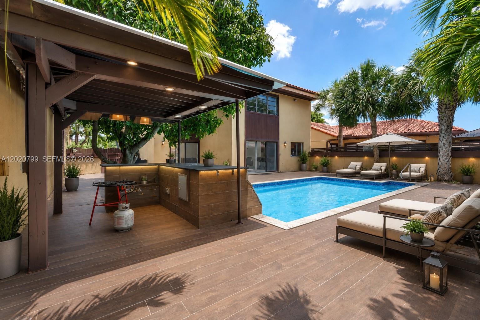 SKY LAKE VILLAS FIRST ADD - Residential