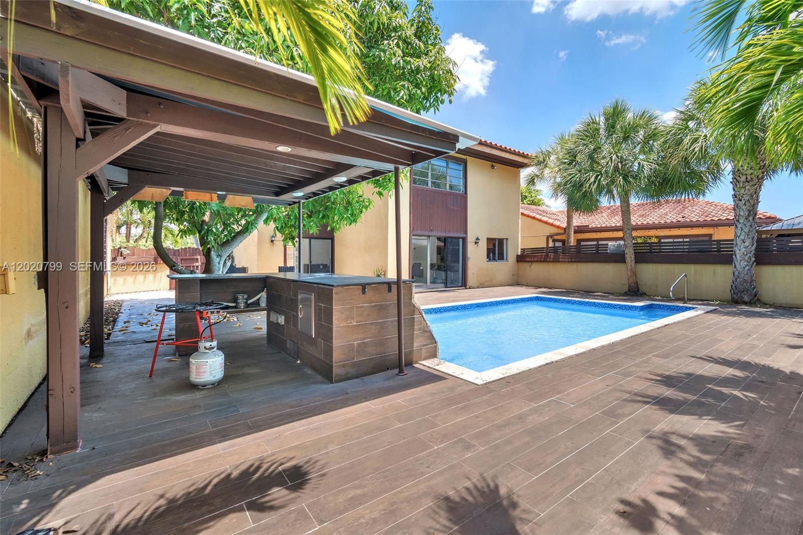 SKY LAKE VILLAS FIRST ADD - Residential