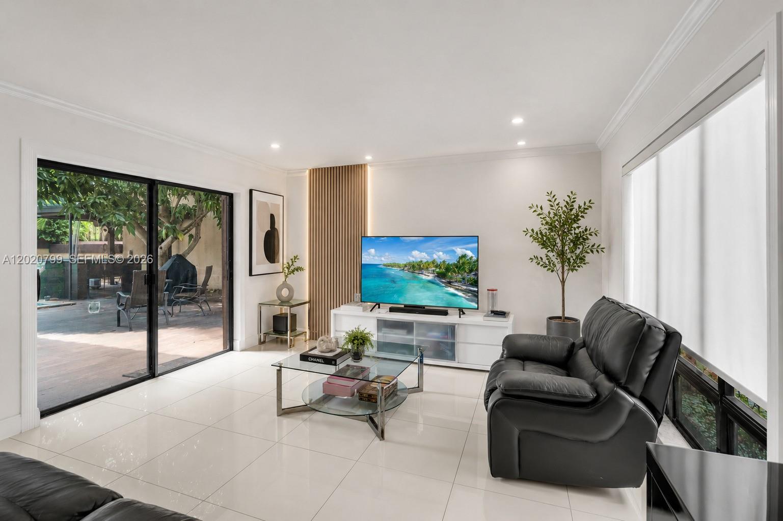 SKY LAKE VILLAS FIRST ADD - Residential