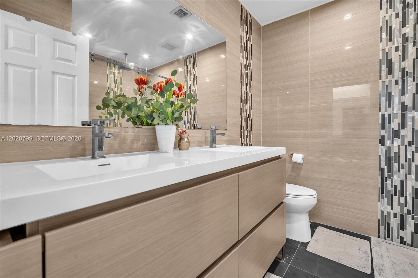 SKY LAKE VILLAS FIRST ADD - Residential