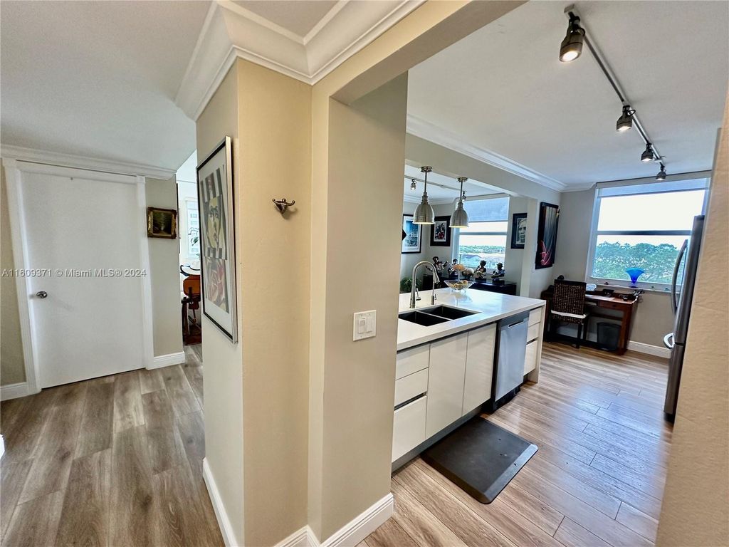 Photo of 4200 Hillcrest Dr #619, Hollywood, FL 33021 (MLS # A11609371)