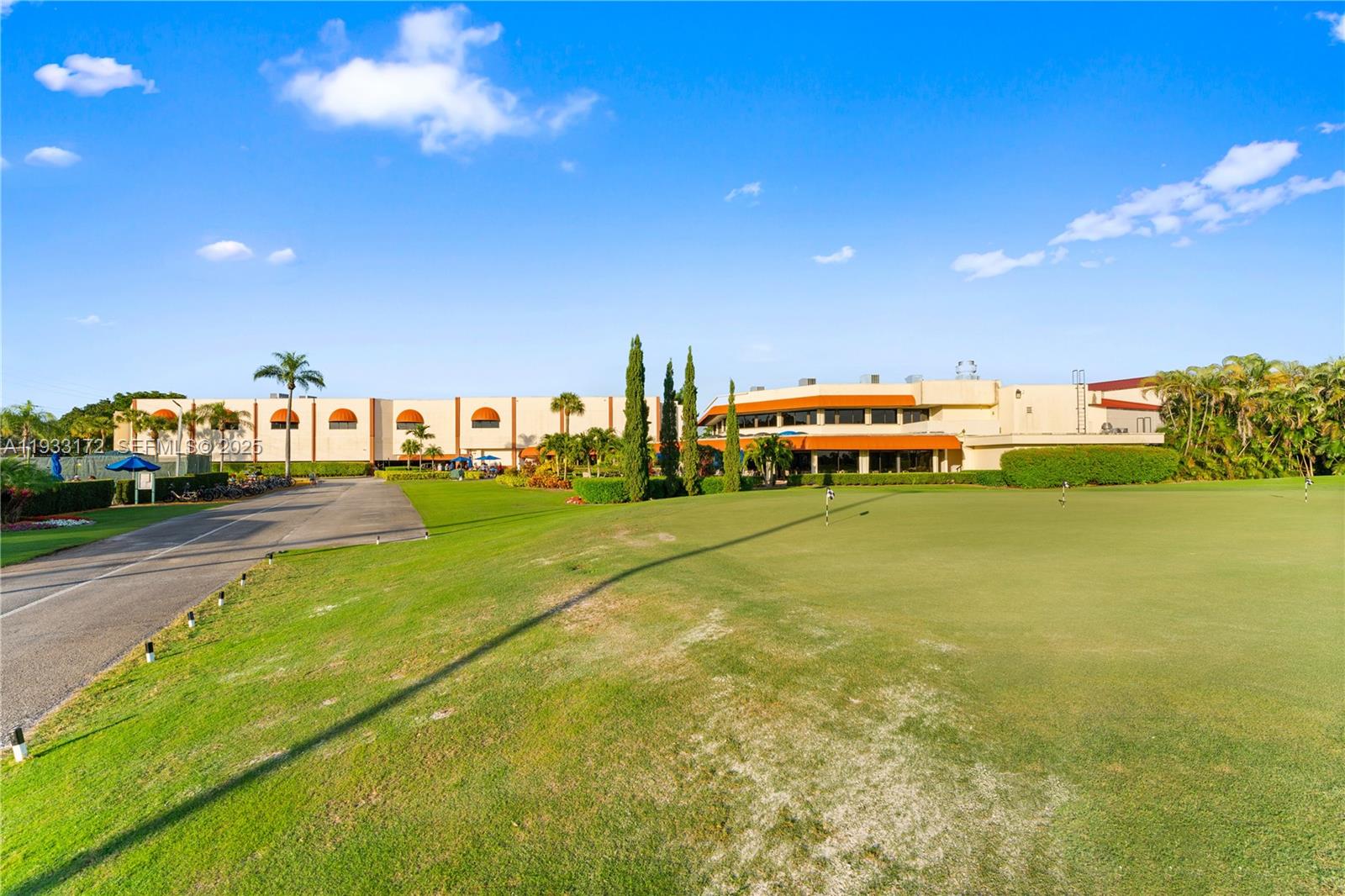 HOLLYBROOK GOLF AND - Residential