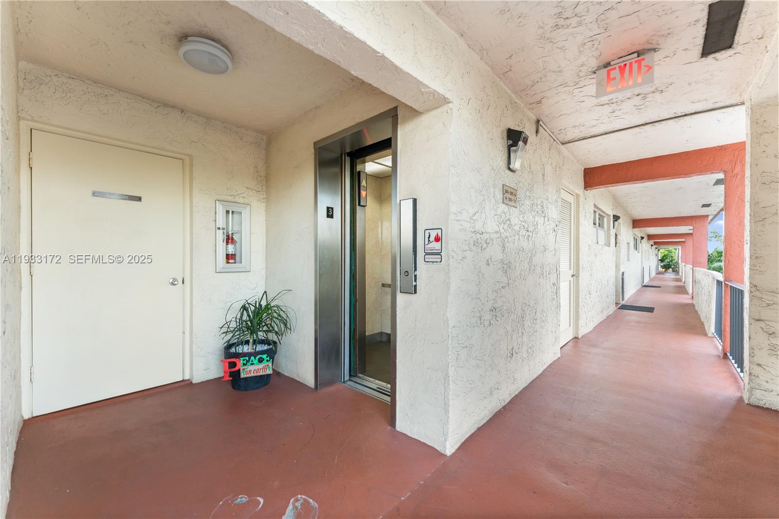 HOLLYBROOK GOLF AND - Residential