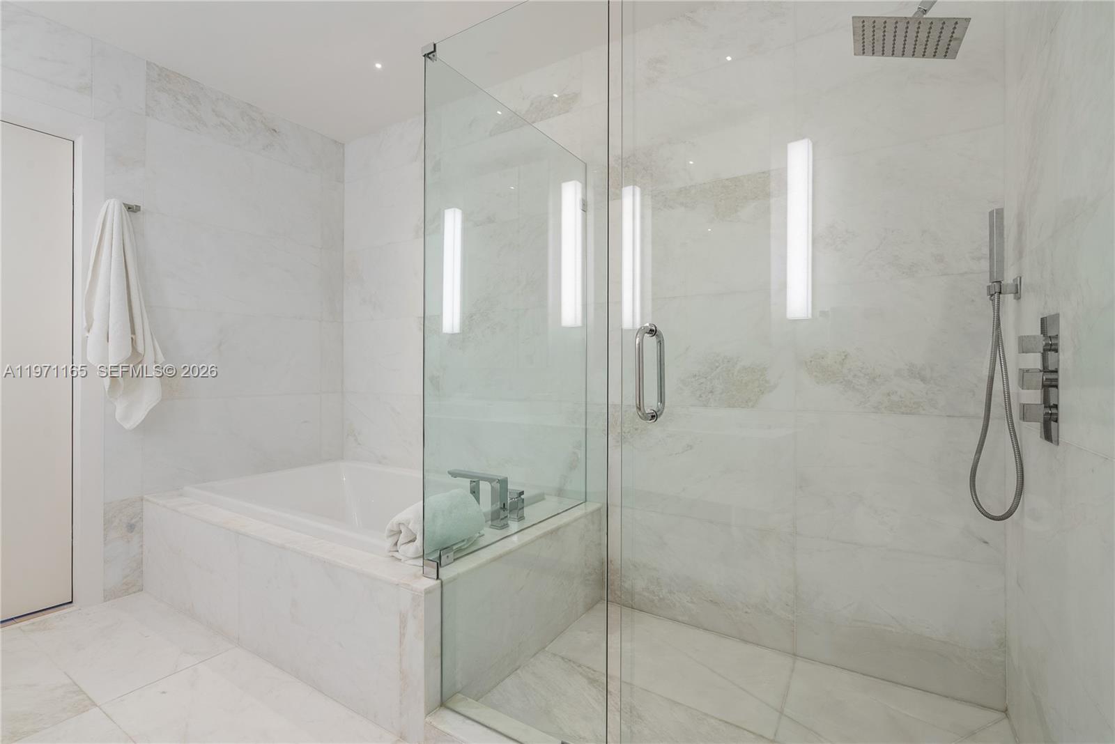 MAREA CONDO - Residential