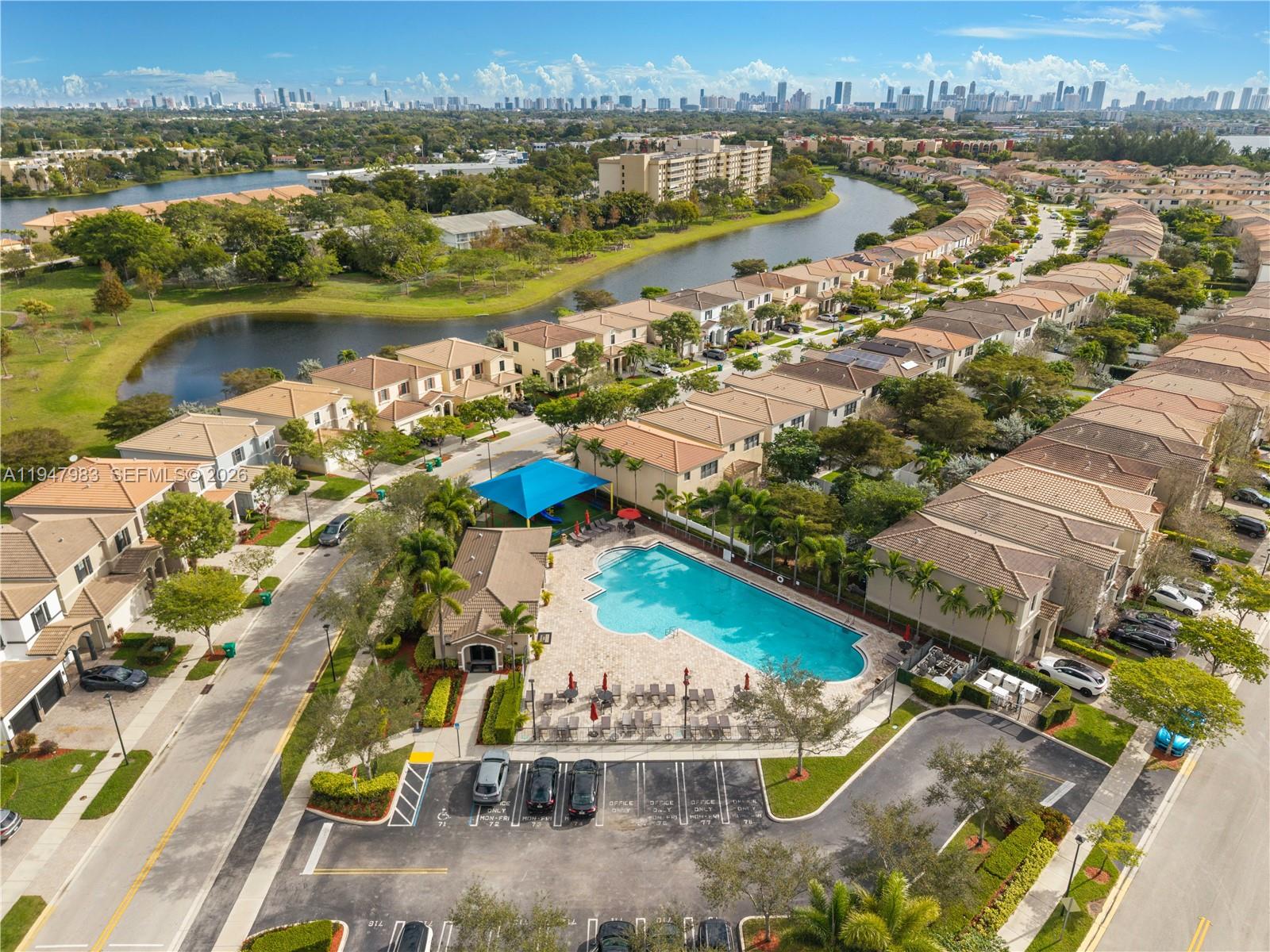 CHAMPION LAKES - Residential