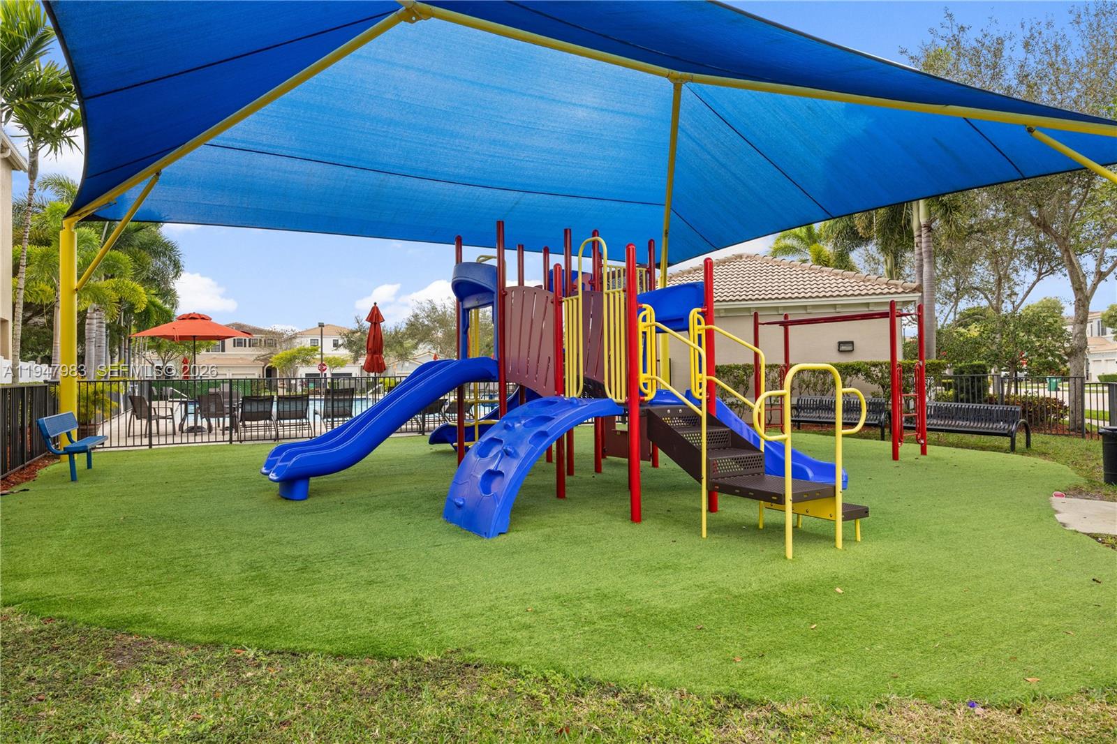 CHAMPION LAKES - Residential