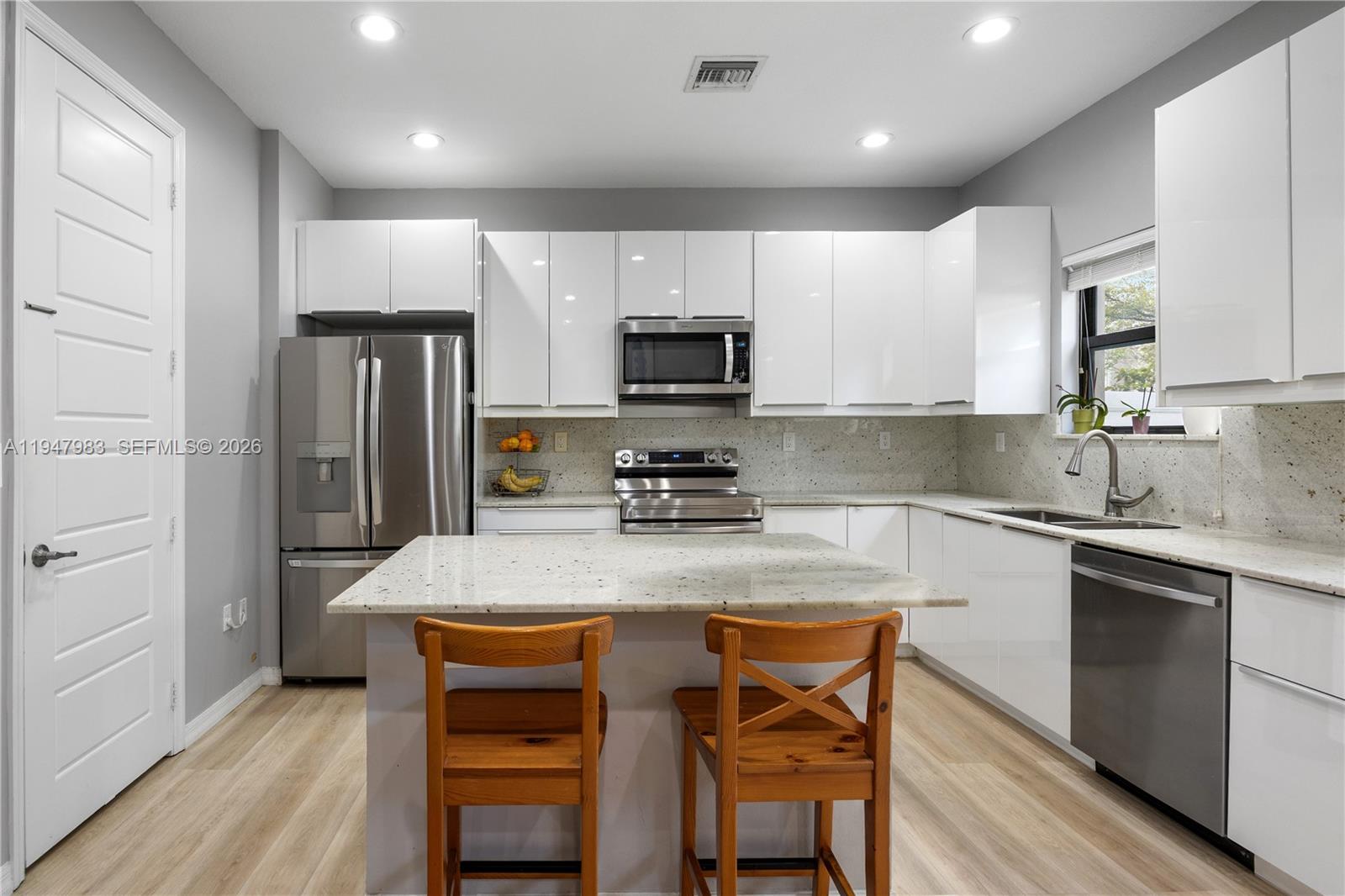 CHAMPION LAKES - Residential