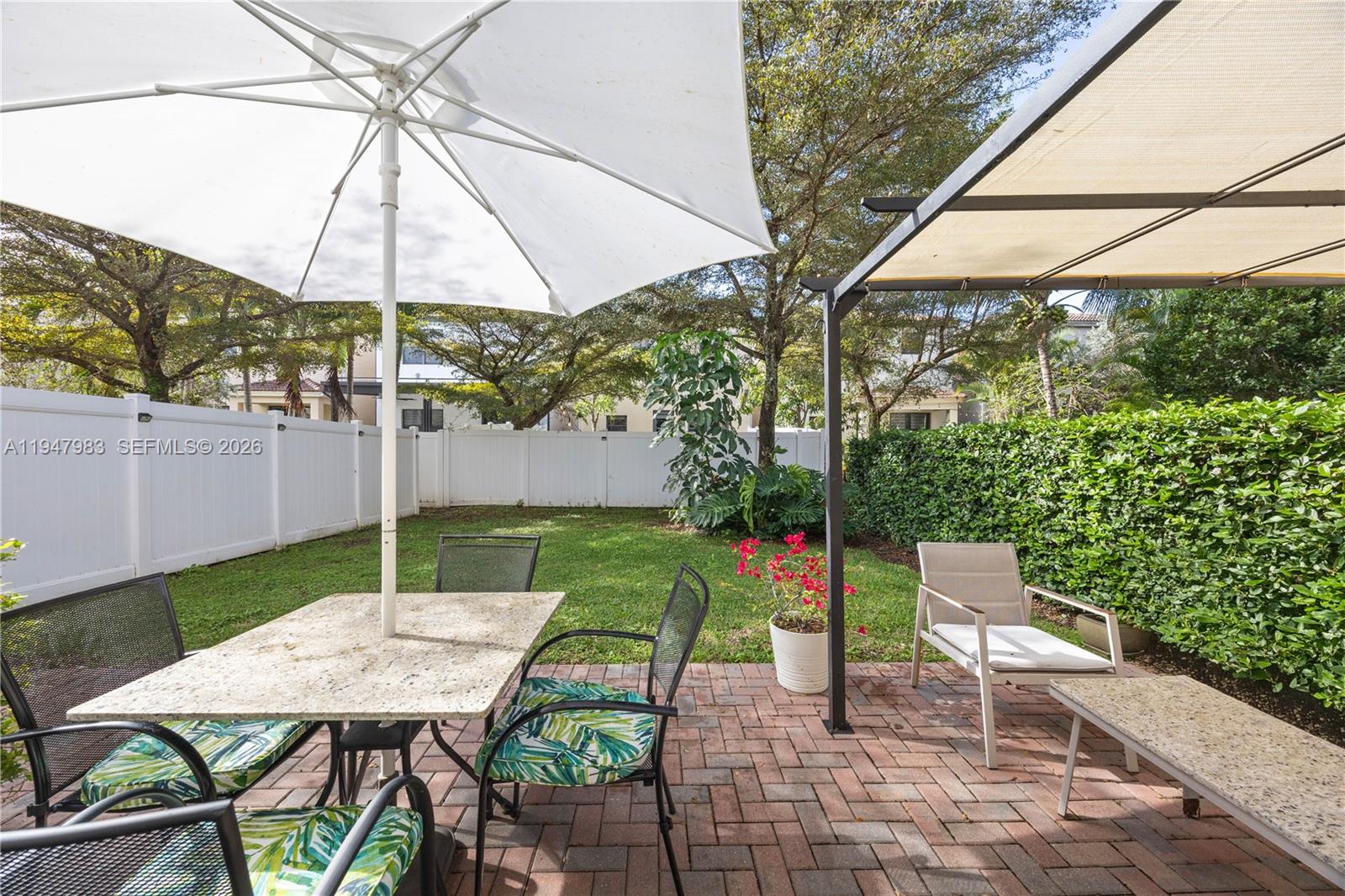 CHAMPION LAKES - Residential