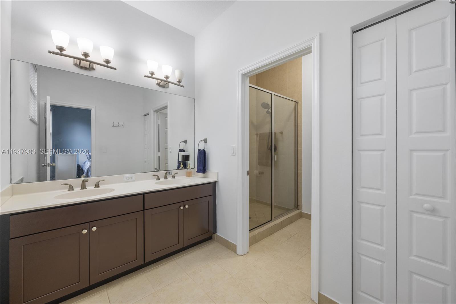 CHAMPION LAKES - Residential