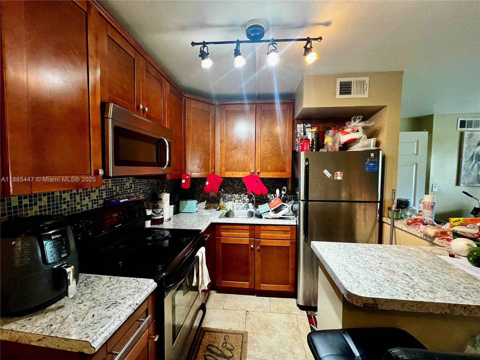 MCARTHUR PARK MISTY LK CO - Residential