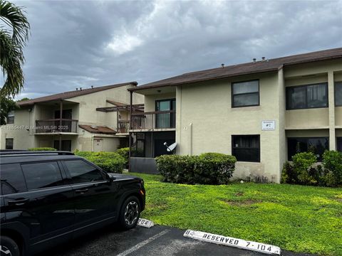 Photo of 425 NW 210th St #102, Miami Gardens, FL 33169 (MLS # A11885447) Photo of 425 NW 210th St #102, Miami Gardens, FL 33169 (MLS # A11885447)