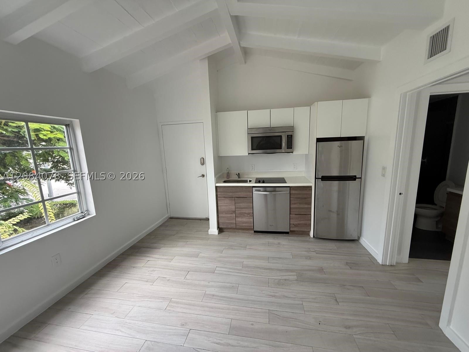 1450 Meridian Ave 202