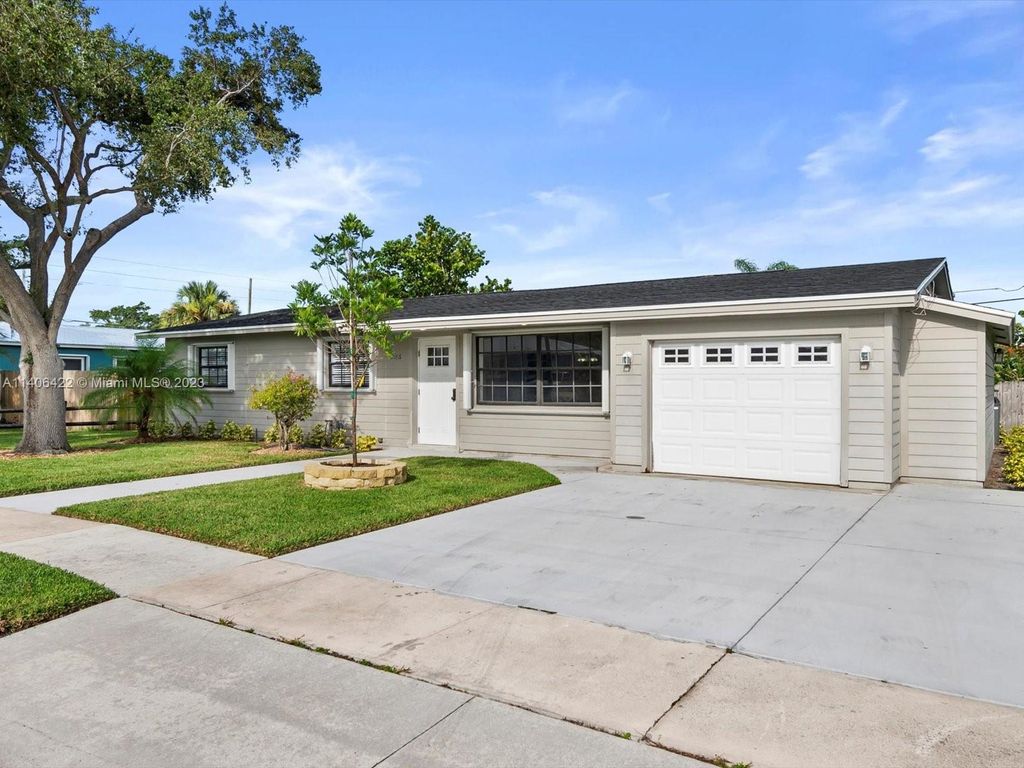 Photo of 19166 SE Mayo Dr, Jupiter, FL 33469 (MLS # A11406422)