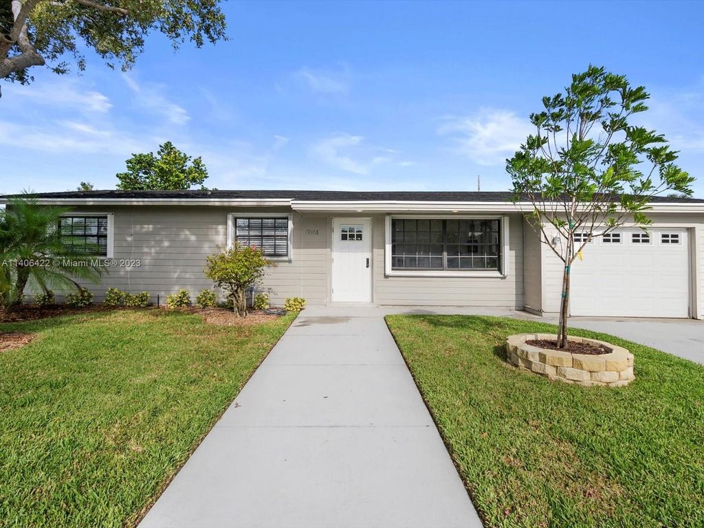 Photo of 19166 SE Mayo Dr, Jupiter, FL 33469 (MLS # A11406422)