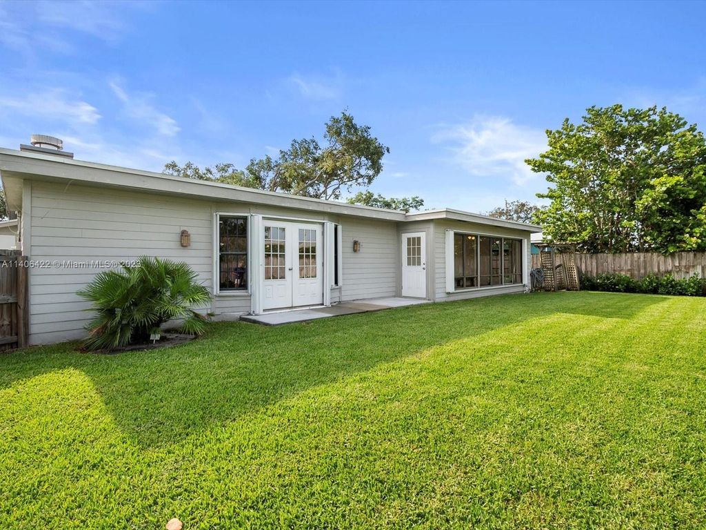 Photo of 19166 SE Mayo Dr, Jupiter, FL 33469 (MLS # A11406422)