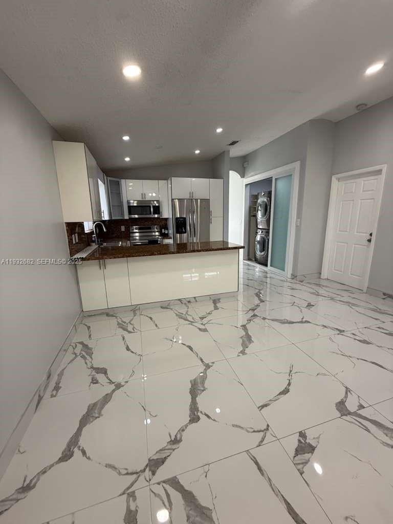 BERKSHIRE SUB 1ST ADDN - Residential Lease