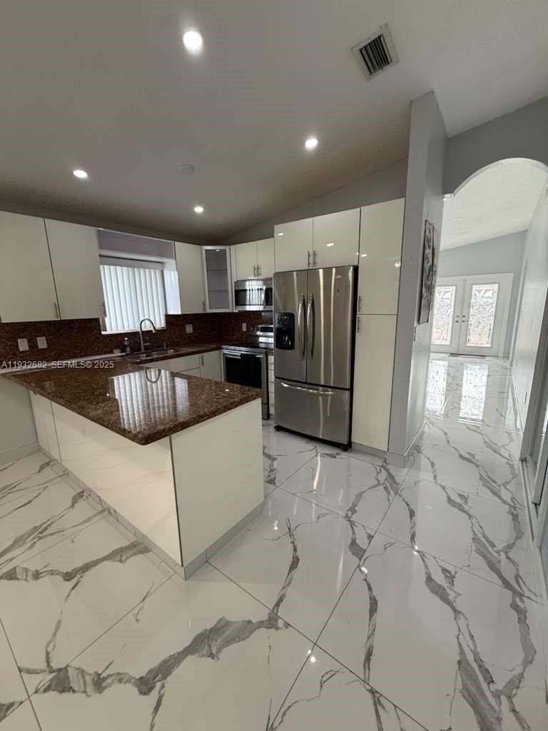 BERKSHIRE SUB 1ST ADDN - Residential Lease