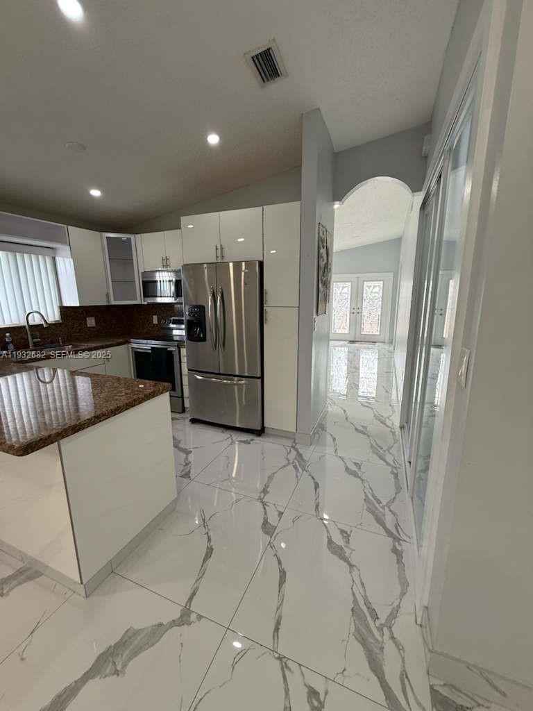 BERKSHIRE SUB 1ST ADDN - Residential Lease