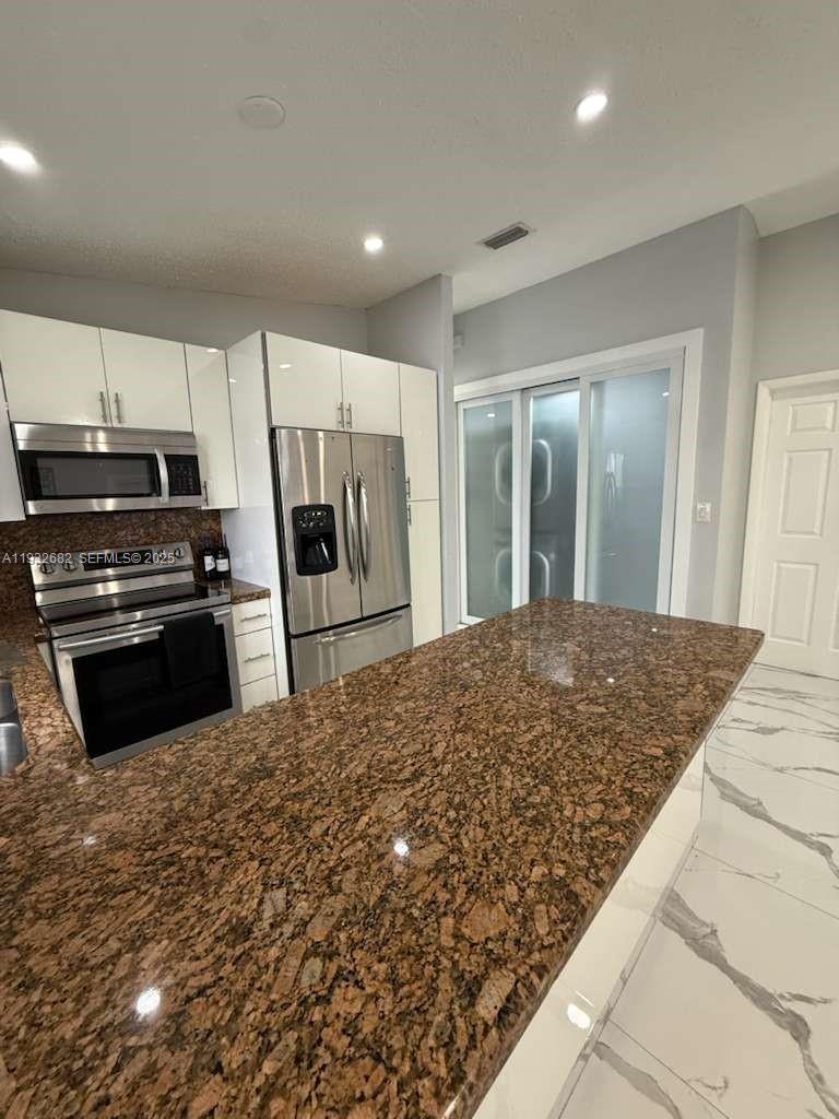 BERKSHIRE SUB 1ST ADDN - Residential Lease