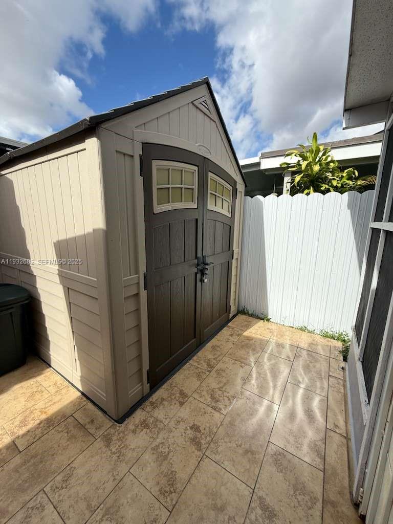 BERKSHIRE SUB 1ST ADDN - Residential Lease