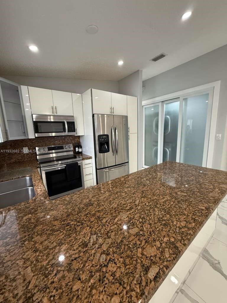 BERKSHIRE SUB 1ST ADDN - Residential Lease