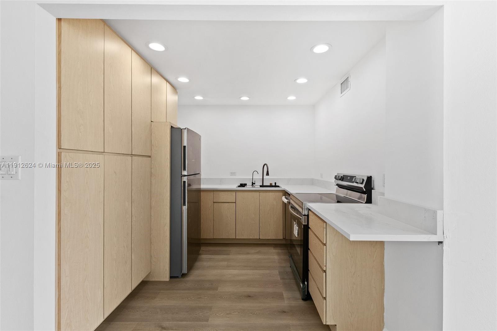 STANTON HOUSE CONDO - Residential Lease