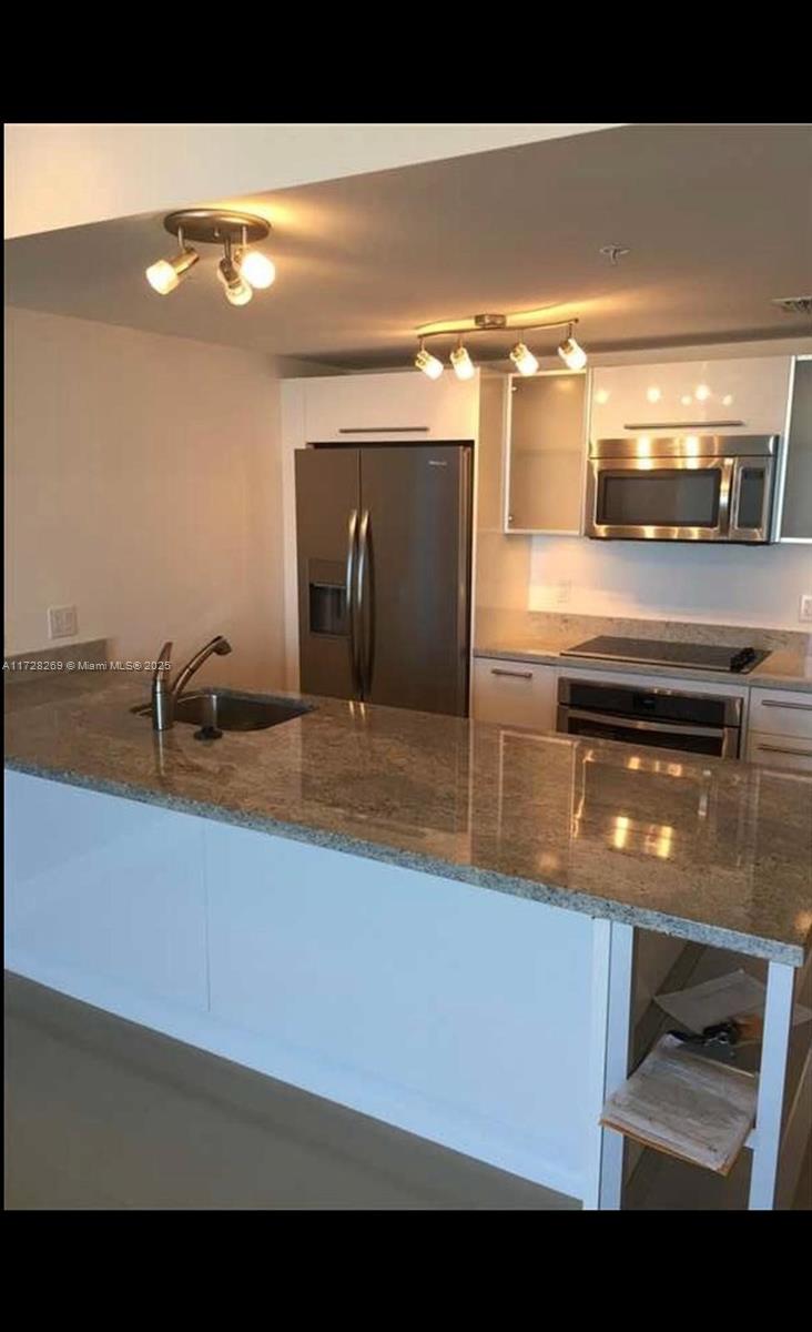 Property for Sale at 185 Sw 7th St 2505, Miami, Broward County, Florida - Bedrooms: 1 
Bathrooms: 2  - $446,000