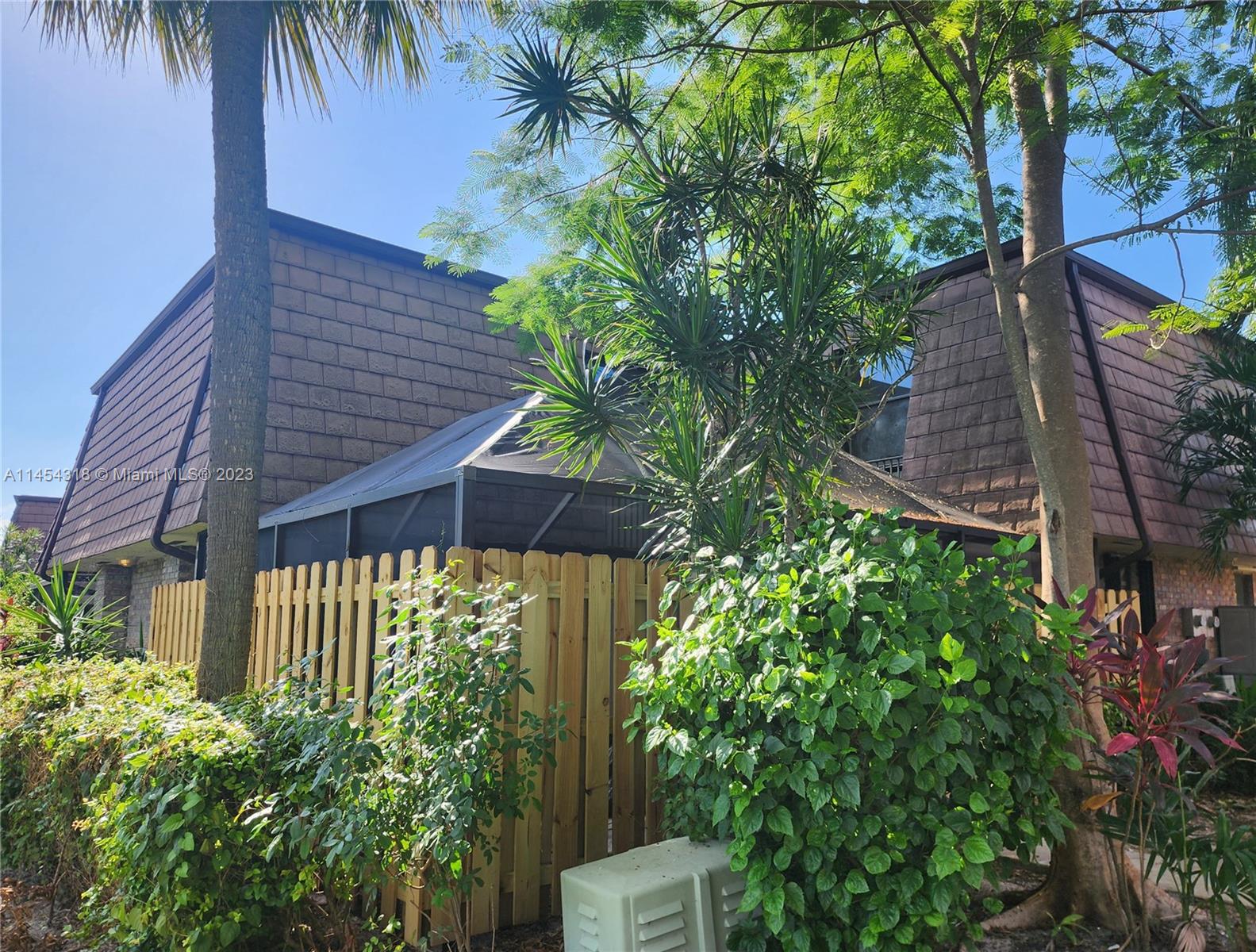 COURTYARDS AT BOCA II - Residential