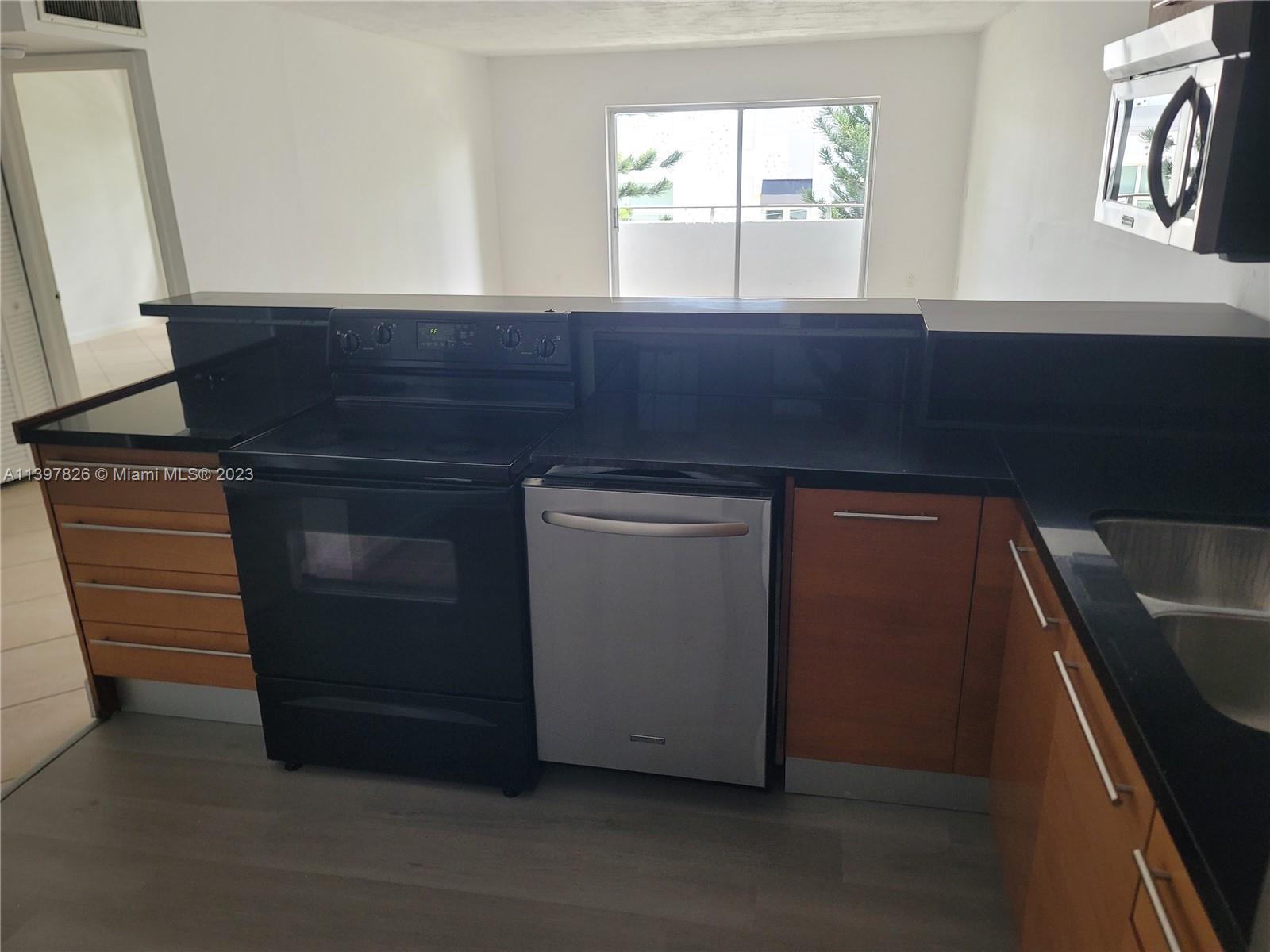Updated 1 bedroom, balcony, open kitchen, 1 assigned parking space. 1 full bathroom, 1 half bathroom. Unfurnished. No pet building. Call Listing Agent, 24-48 hour notice.