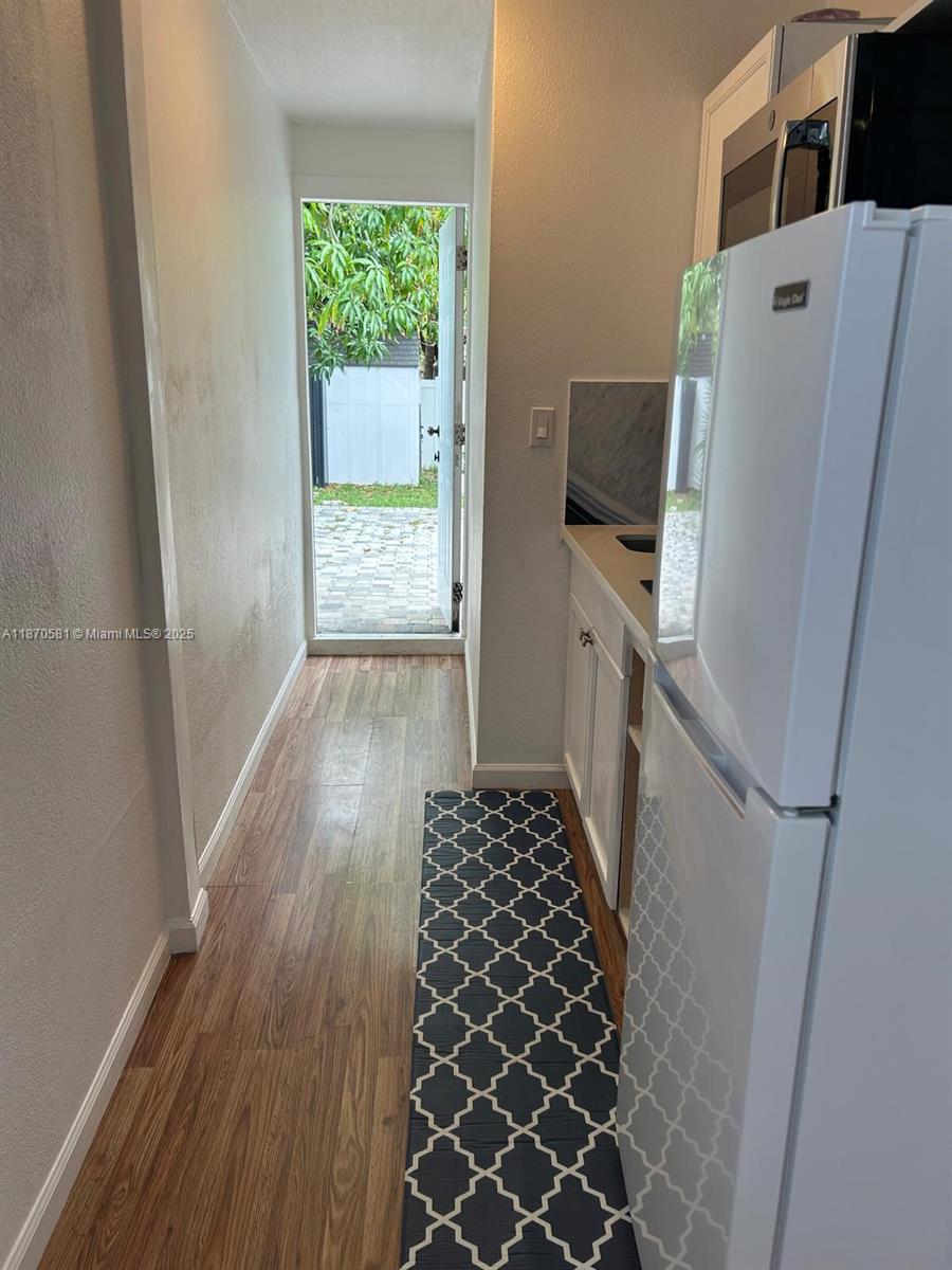Large and clean Studio attached to the house with a private entrance. Nice Kitchen with Microwave, refrigerator and cook top. Laminated wood floor throughout unit. Rent includes water and Electricity. Fill minutes from the Beach, Restaurants, Banks, Shopping and Highways.
