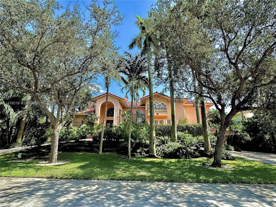 ISLANDS OF COCOPLUM - WATER FRONT - PRICED TO SELL
Majestic 2-story Mediterranean-style waterfront home with 5 bedrooms, 5 baths and 2 flexible bonus rooms, on a 0.4 acre lot and 130 foot water frontage with private dock.
Upon entering you are greeted by the large living room with high ceilings, marble floors and a large window overlooking the garden. You will also see the staircase and other details of natural wood. An elevator enhances the feeling of grandeur and provides easy access between the two floors.
The living room, with a separate bar, and large French doors that provide natural lighting, give one of the accesses to the Florida room with views of the gardens, summer kitchen and pool.
The formal dining room receives natural lighting from the large front terrace of the house.